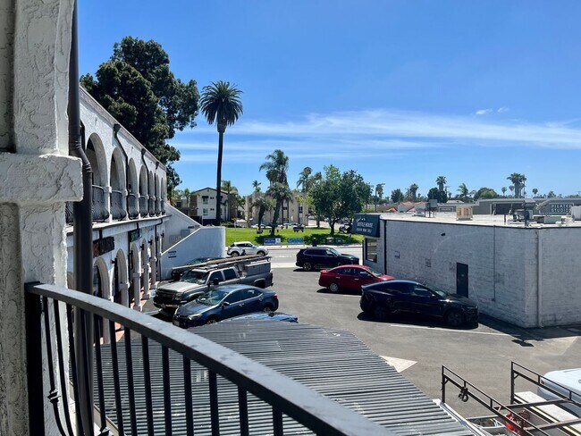 Building Photo - New 3 Bedrooms 2 Baths Apt. in Kensington