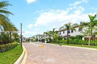 Building Photo - 15927 SW 2nd Dr