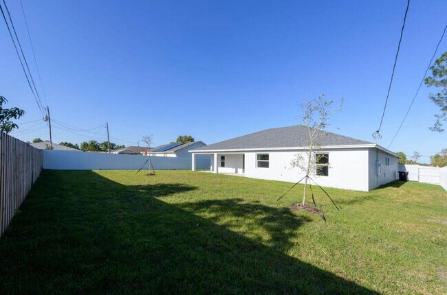 Building Photo - 2372 SW Import Dr