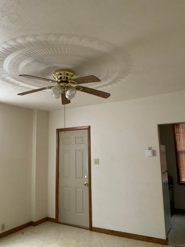 Building Photo - 2 Bed | 1 Bath Duplex