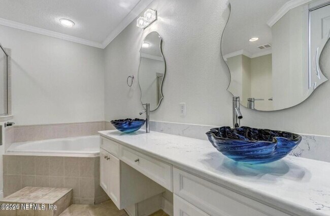 Building Photo - 156 Hidden Palms Ln