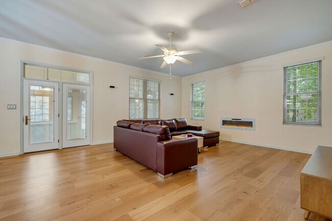 Building Photo - 3440 Jonathan Landing Dr
