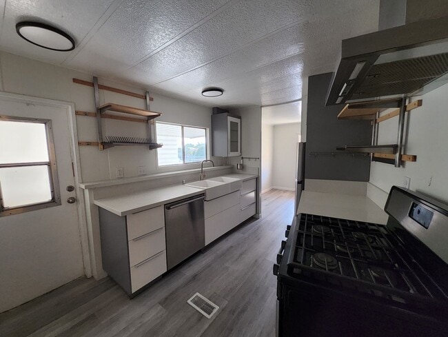 Building Photo - 6225 Tigerflower Dr