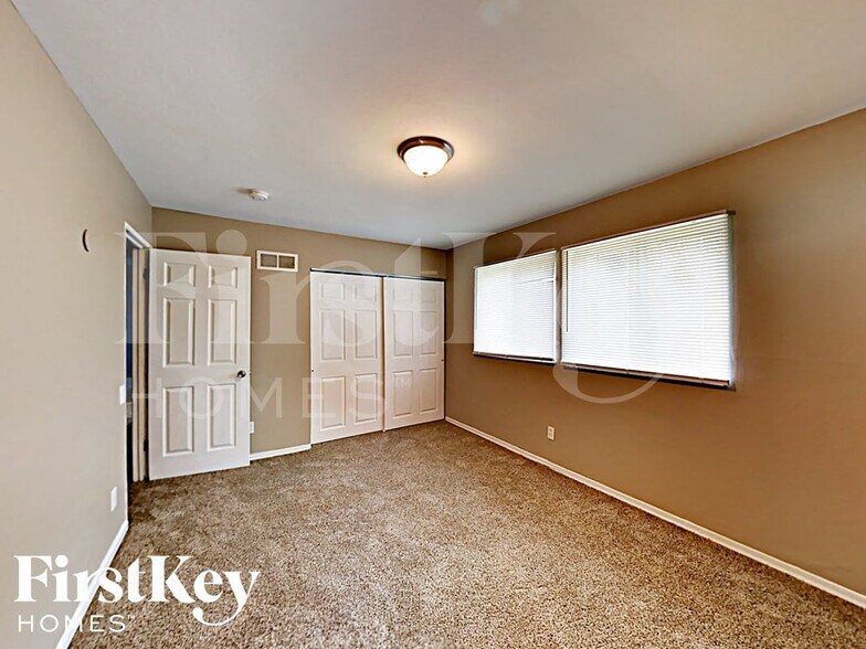 Building Photo - 2655 Farber Dr