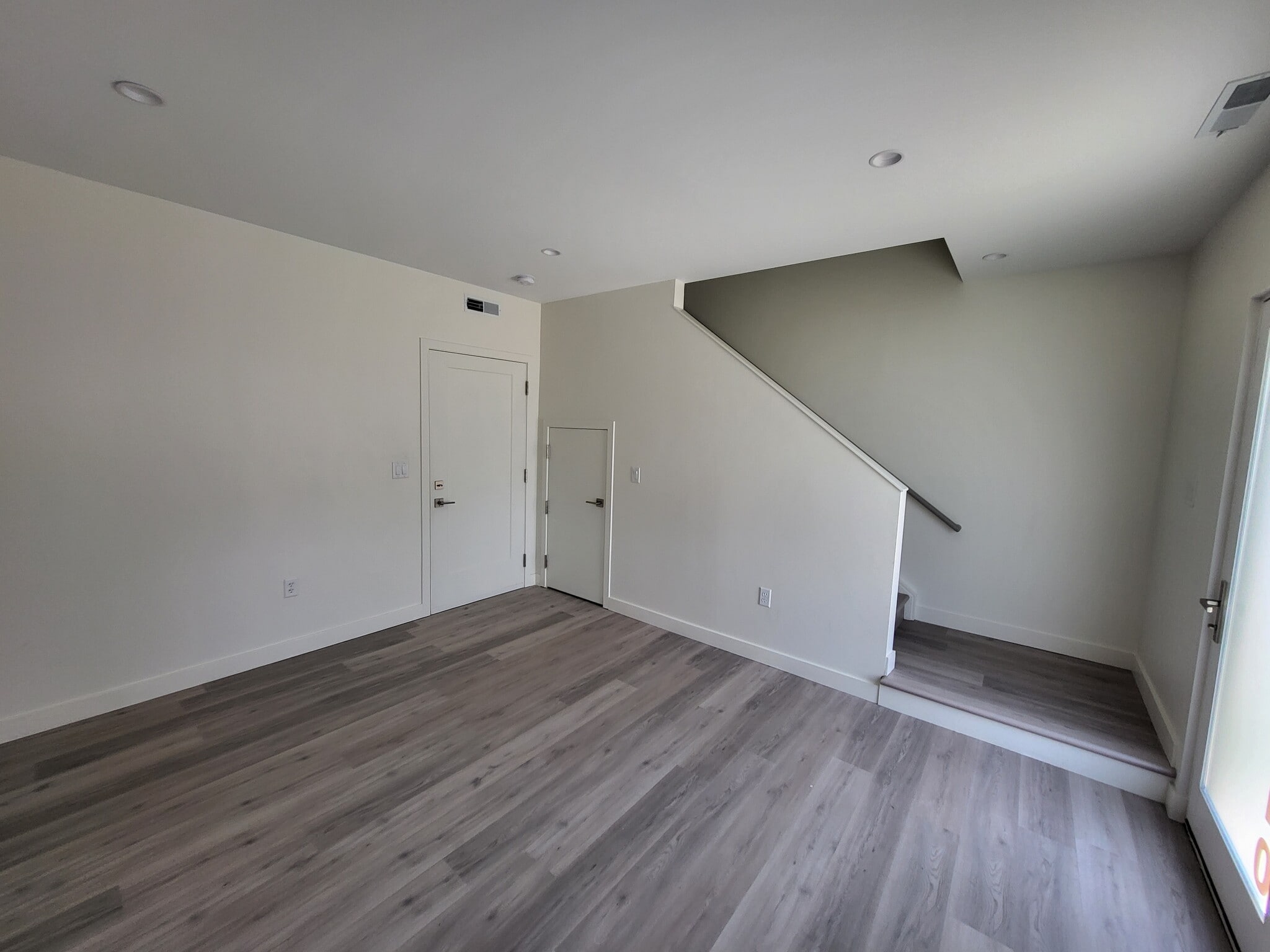 Building Photo - 810 7th St