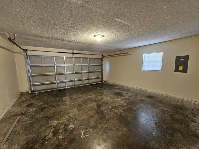 Building Photo - 312 Oak Track Pass