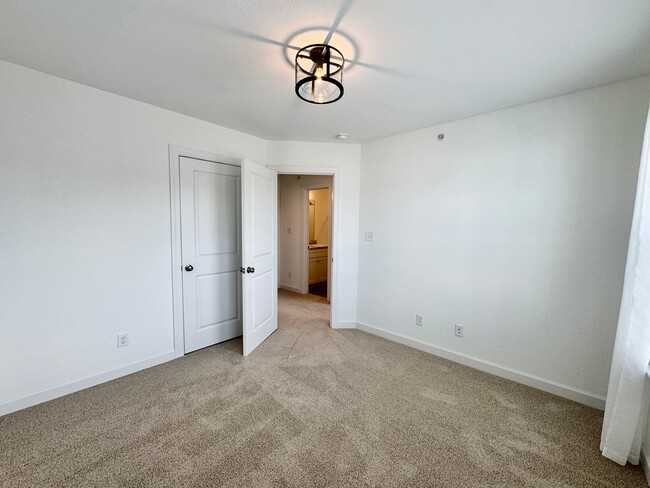 Building Photo - Practically New & Available May 1st! Luxur...