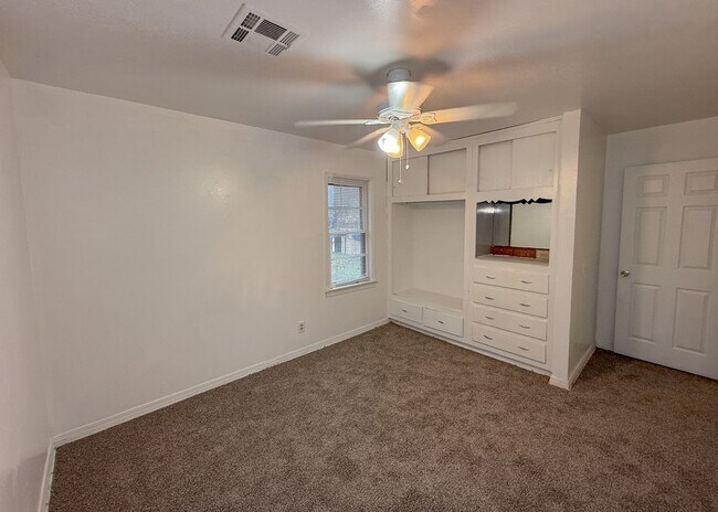 Building Photo - $500 OFF FIRST MONTHS RENT! 3 Bed in MWC!