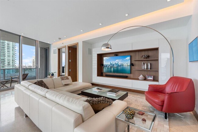 Building Photo - 5959 Collins Ave