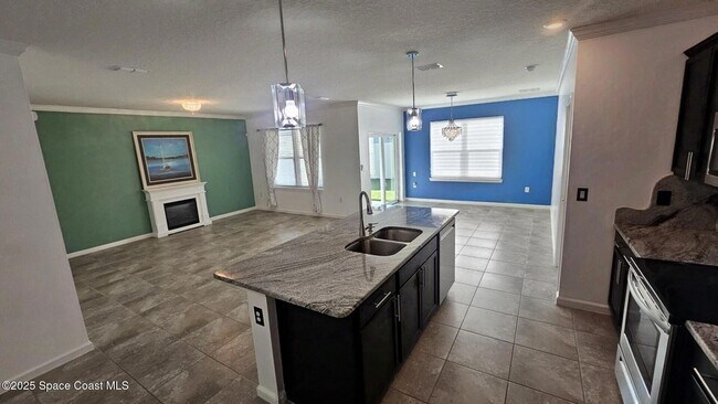Building Photo - 965 Newton Cir