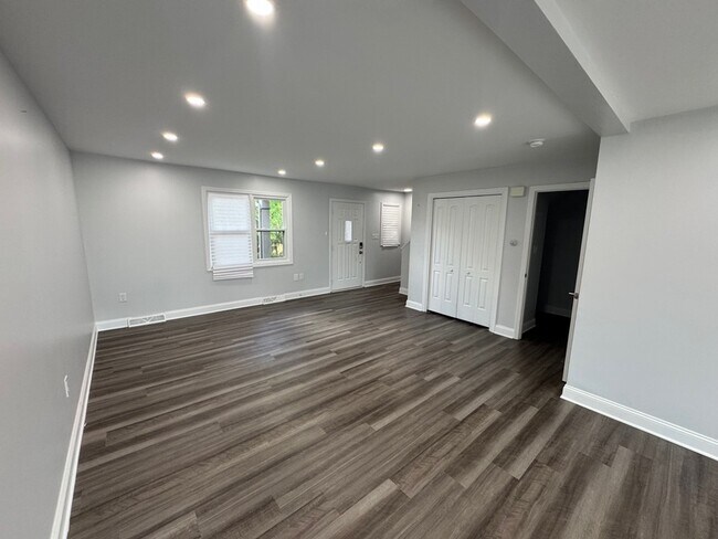 Building Photo - 222 Chesna Dr