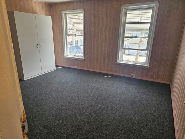 Building Photo - 313 Buttonwood St
