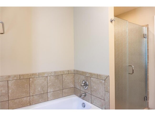 Building Photo - 2974 Clover Ridge Dr