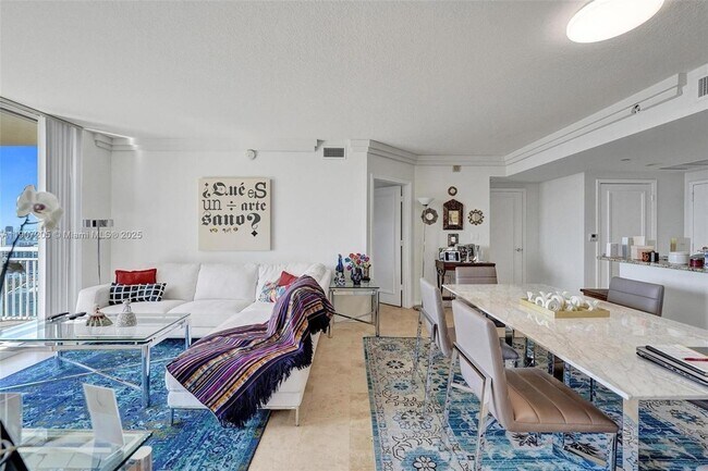 Building Photo - 19501 W Country Club Dr