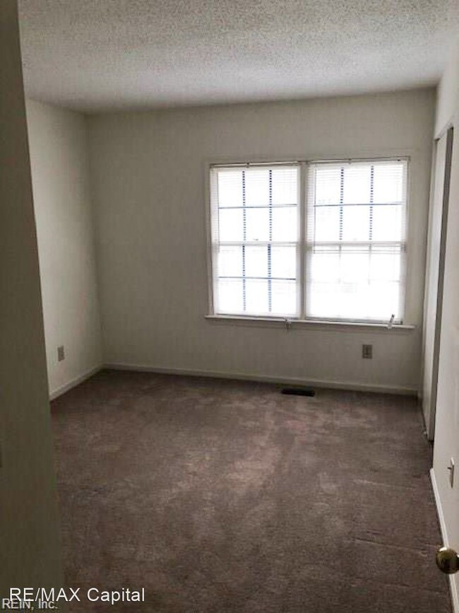 Building Photo - 2 br, 2 bath House - 6 Tamarisk Quay Unit F