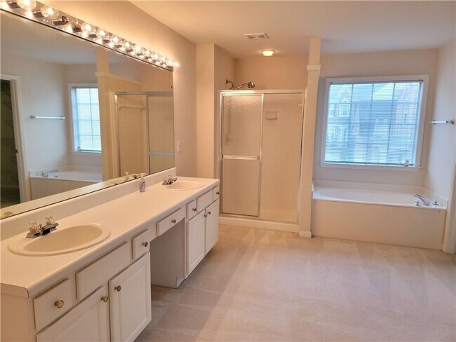 Building Photo - 5072 Raventhorpe Ct