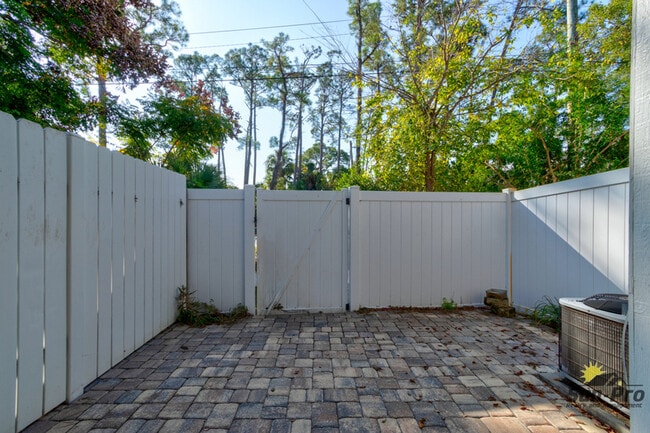 Building Photo - 480 Reed Canal Rd