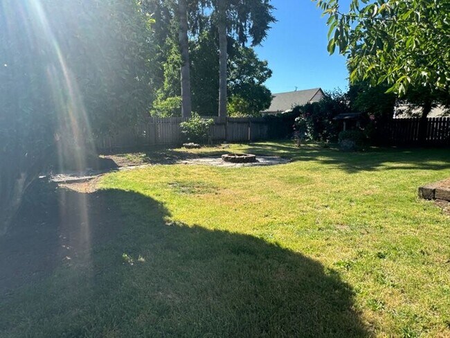 Building Photo - Charming 1920's Home with Large Backyard