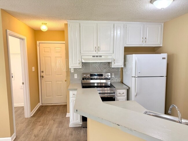 Building Photo - 545 Plantation Cove