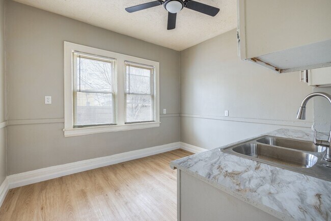 Building Photo - 3218 E 117th St