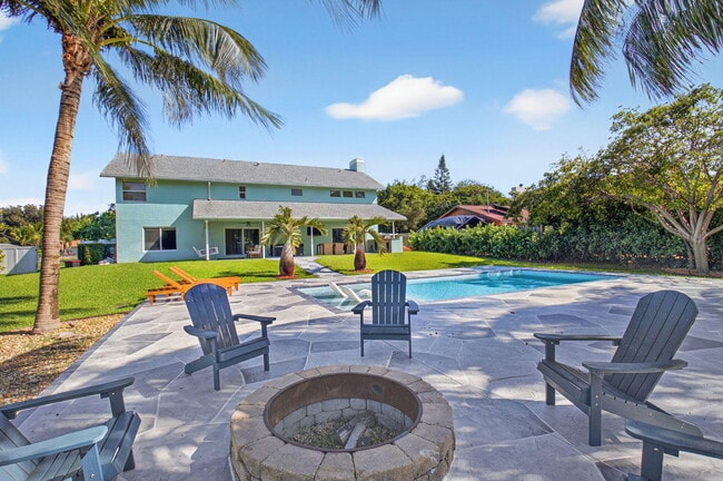 Building Photo - 6701 Hillside Ln