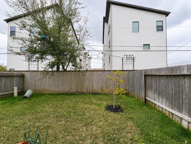 Building Photo - 10717 Madden Oaks Pl