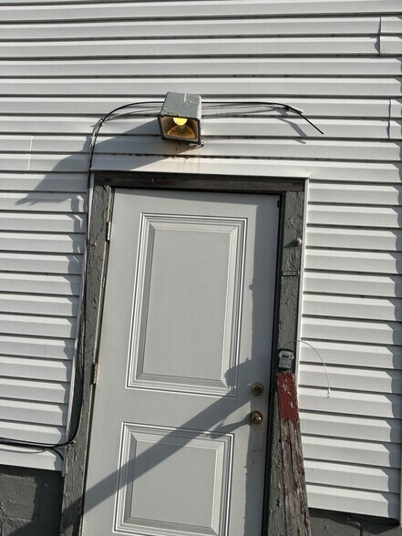 Building Photo - 3100 Bond Ave