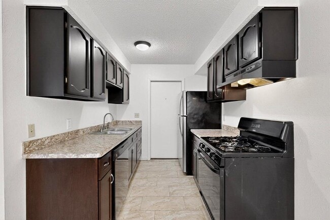 Building Photo - 6605 Bluestone St