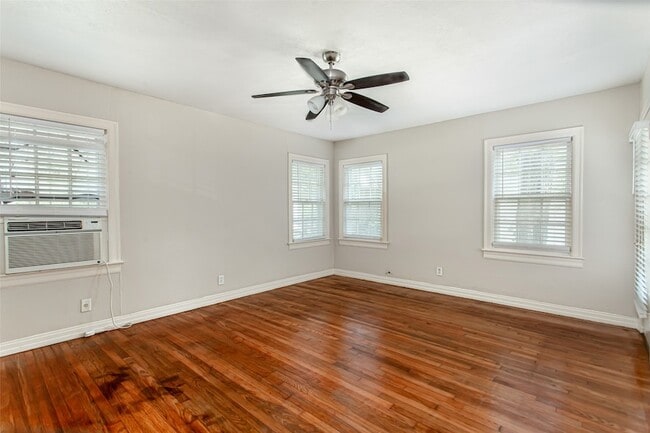 Building Photo - 3515 Fairview Ave