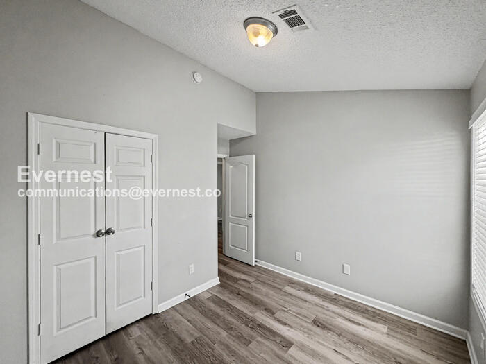 Building Photo - 8609 Thomas Ln