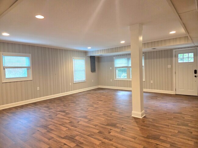 Building Photo - 6126 Netherwood Dr