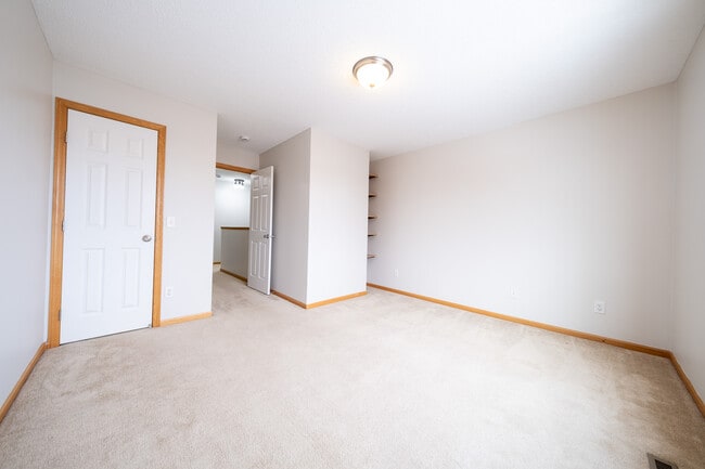 Building Photo - 557 French Ln