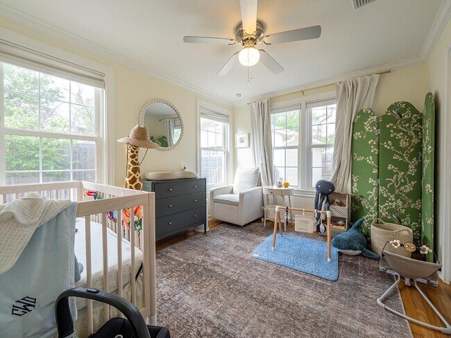 Building Photo - 1026 E 44th St