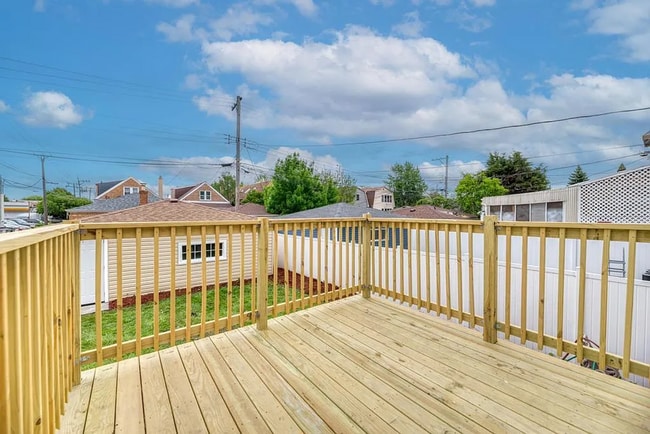 Building Photo - Portage Park 4 bed, 2.5 bath classic!