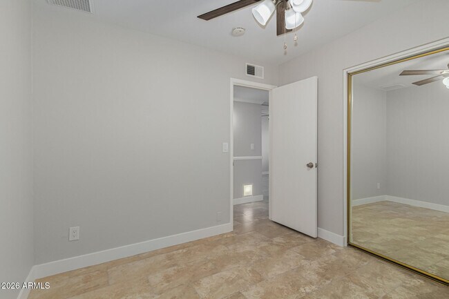 Building Photo - 1835 E Yale Dr