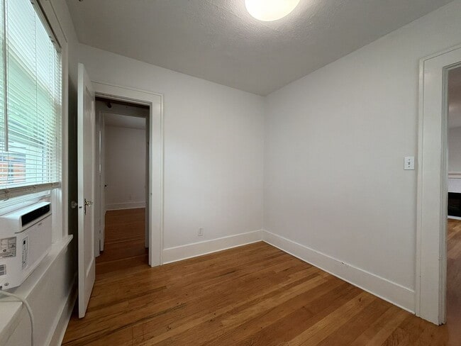 Building Photo - 7333 N Fenwick Ave
