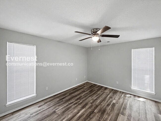 Building Photo - 6260 Somerset Dr