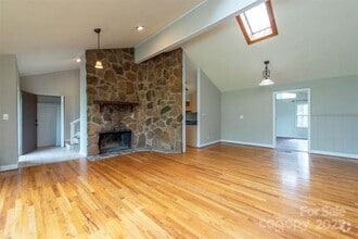 Building Photo - 411 Holly Hill Dr