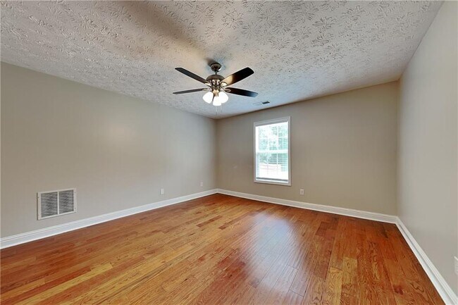 Building Photo - 990 Golden Meadows Ln