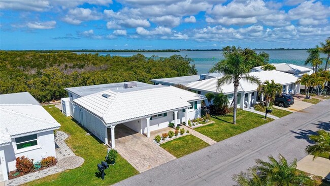 Building Photo - 909 Spanish Dr N