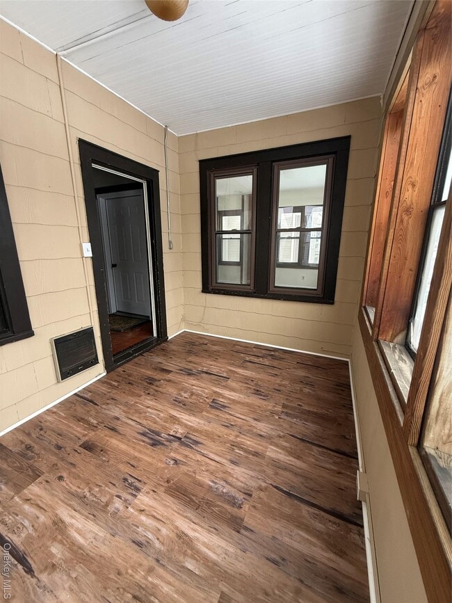 Building Photo - 173 Mansion St