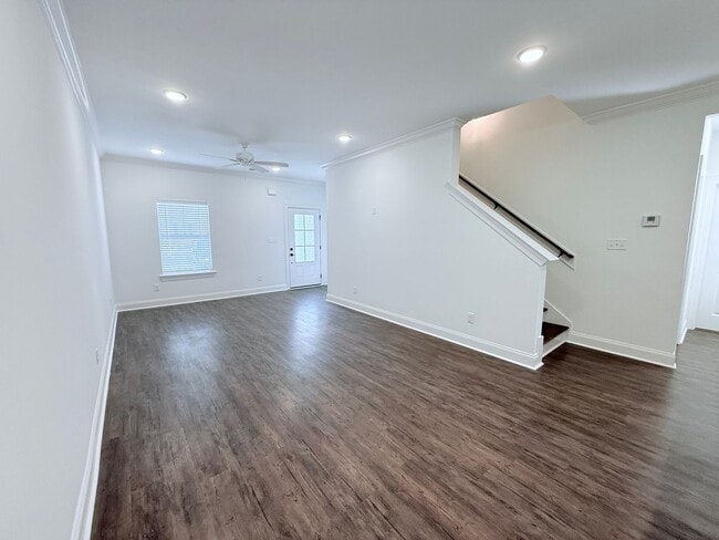 Building Photo - 632 Cottage Grv Cir