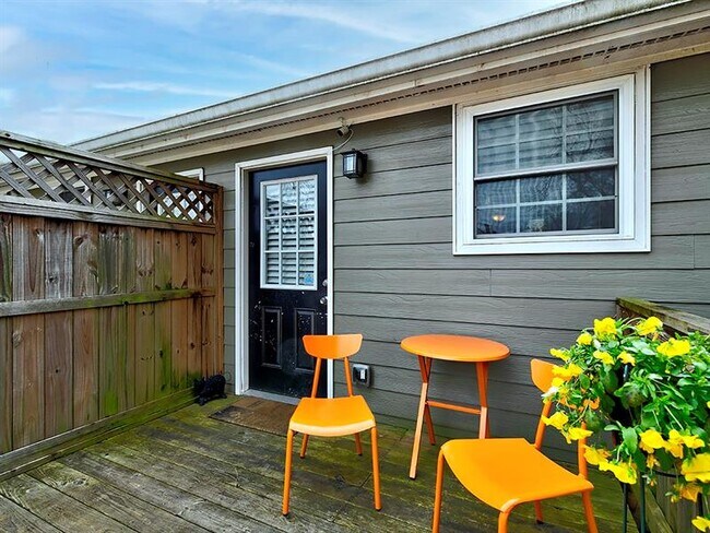 Building Photo - 574 Church St