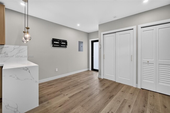 Building Photo - 1011 NW 30th Ct