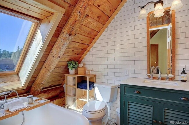 Building Photo - Mountain Log Home for Rent with views and ...