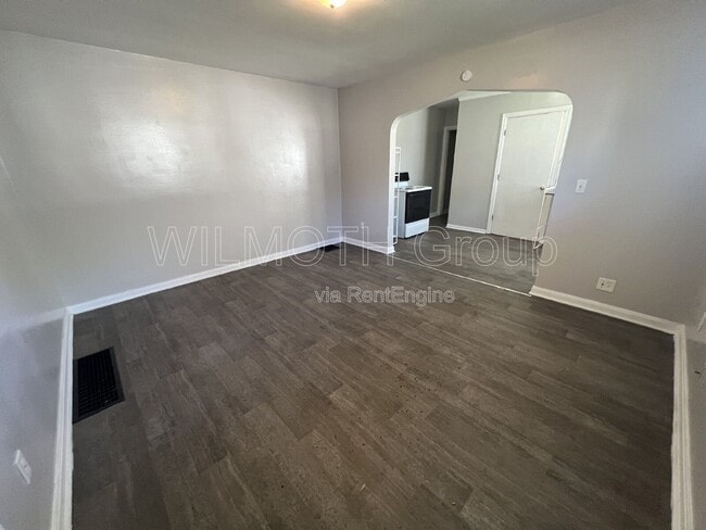 Building Photo - 320 N Sherman Dr