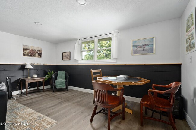 Building Photo - 1 Laurie Ln