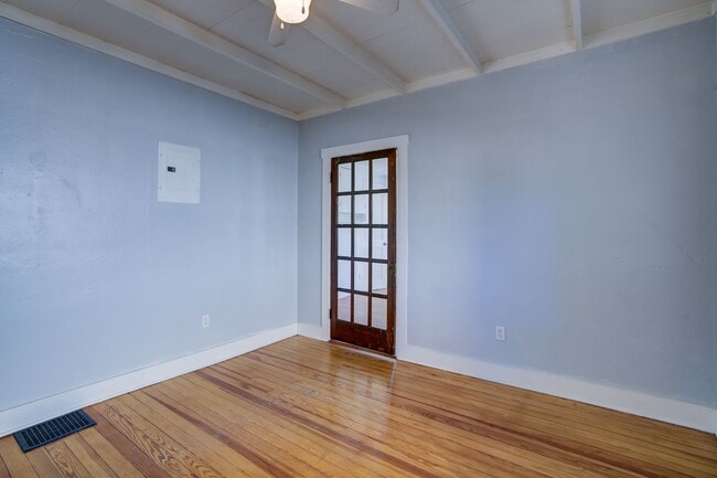 Building Photo - Turn of the Century Bungalow 1 bed, Downtown, 1 Block from CO College