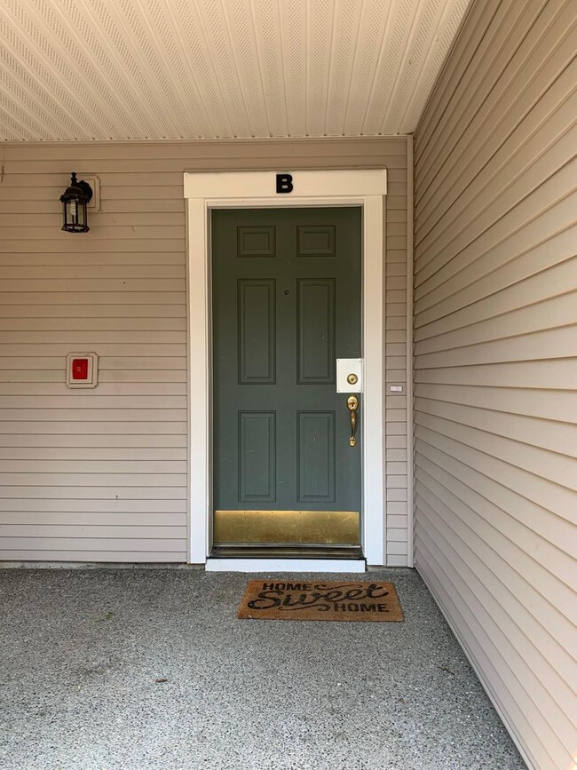 Building Photo - Gated 2 beds 2.5 baths townhome in Ashburn...