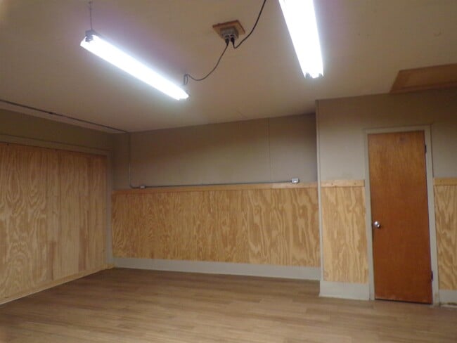 Building Photo - 702 N Silver St